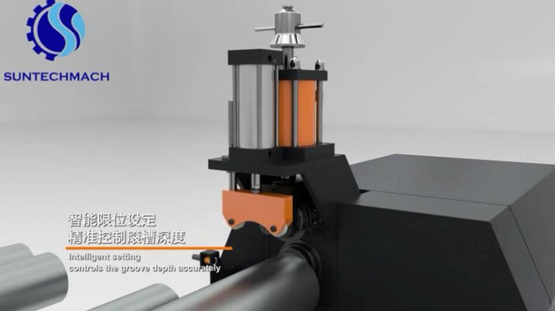 Automatic pipe grooving machine