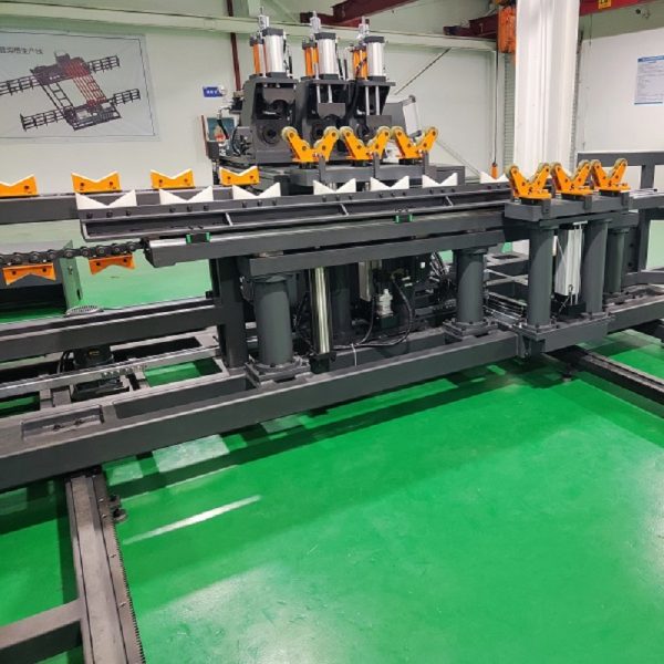 Automatic pipe grooving machine