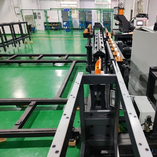 Automatic pipe grooving machine
