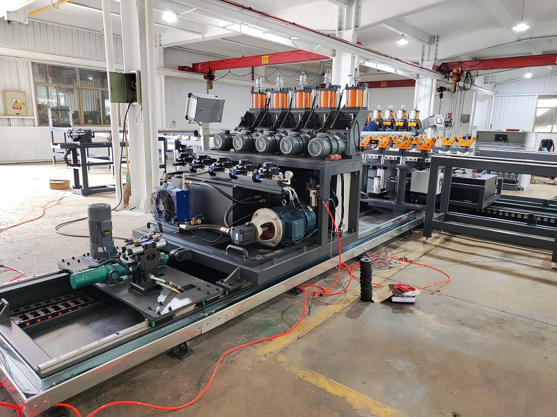 Automatic pipe grooving machine