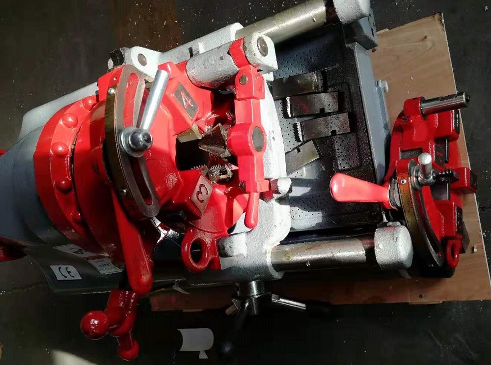 BSPT pipe threading machine