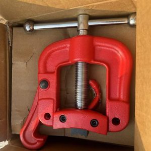 Bench yoke pipe vise