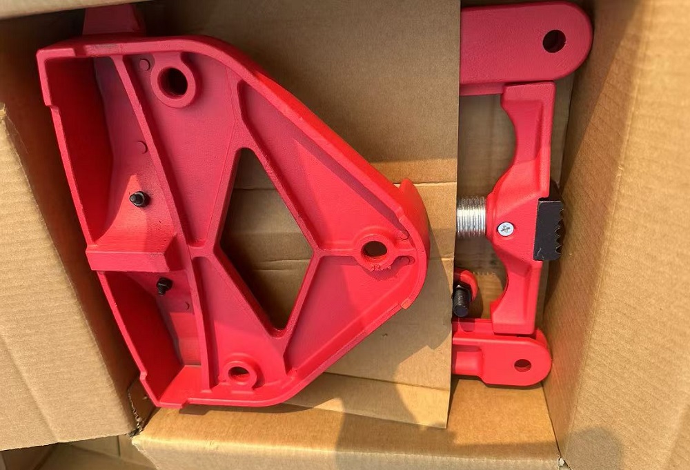 Bench yoke pipe vise