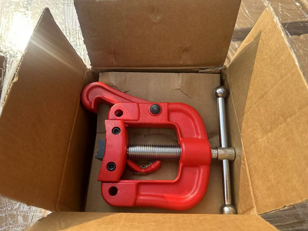 Bench yoke pipe vise