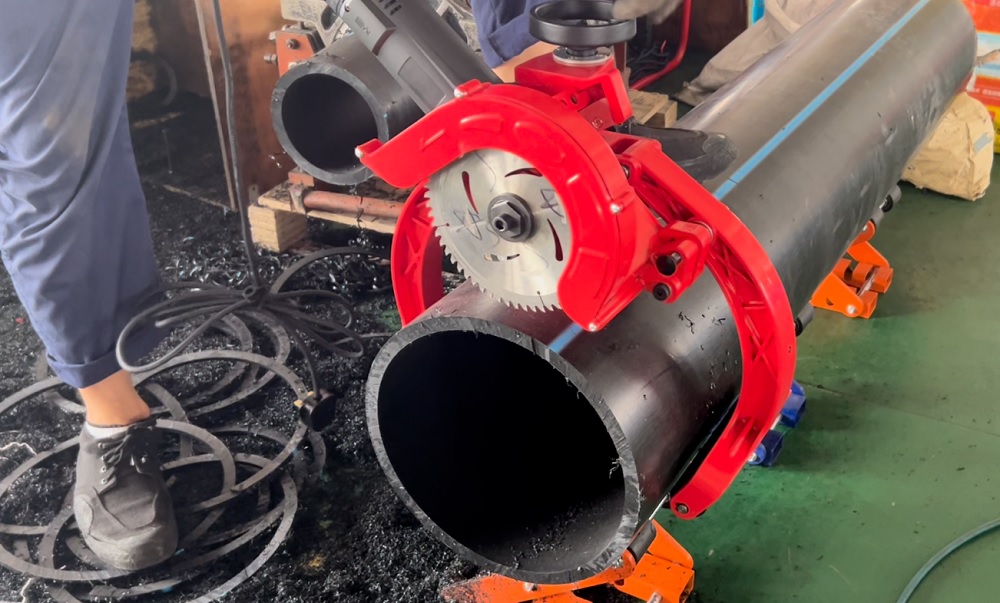 Electric hdpe pipe cutter