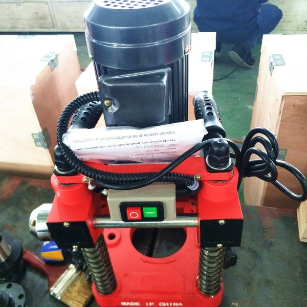 Hole cutting machine
