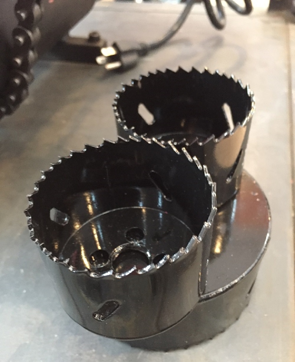 Hole cutting machine