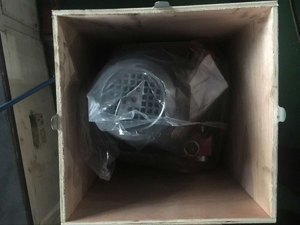 Hole cutting machine