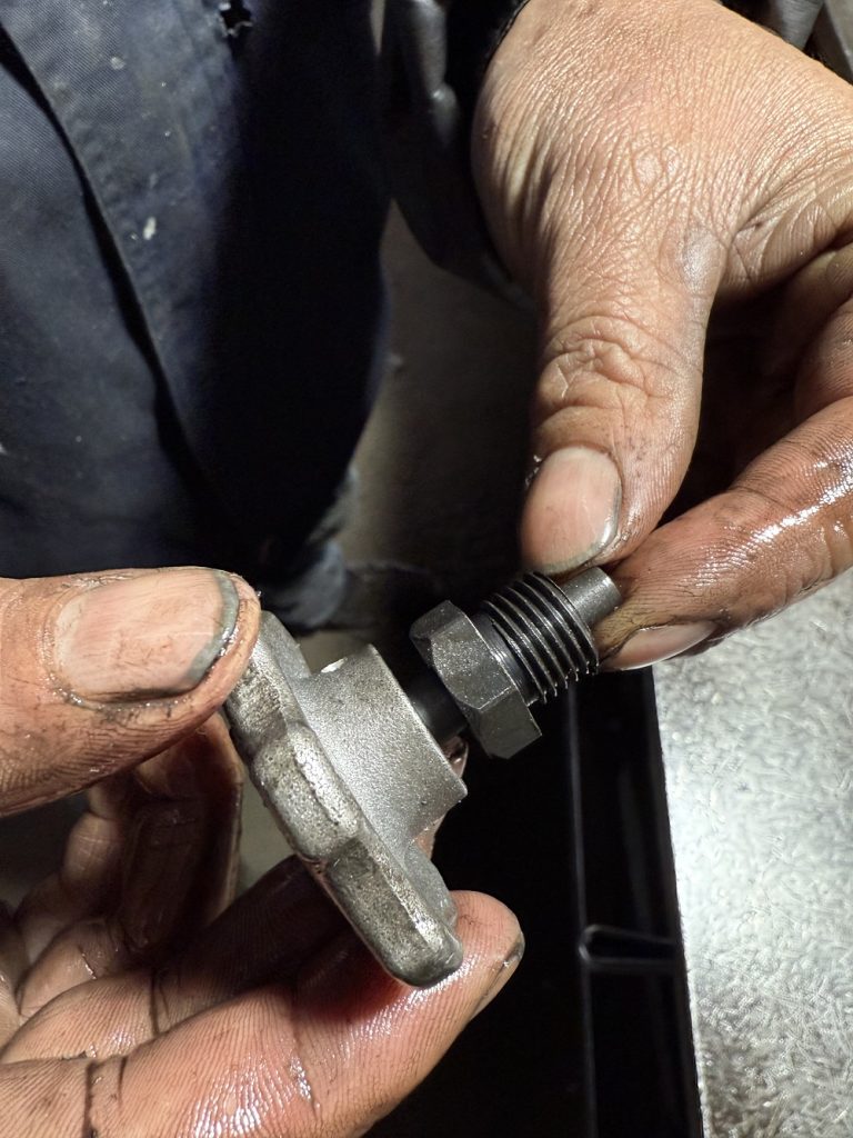 How to fix the pipe grooving machine hydraulic pump if the cylinder do not work