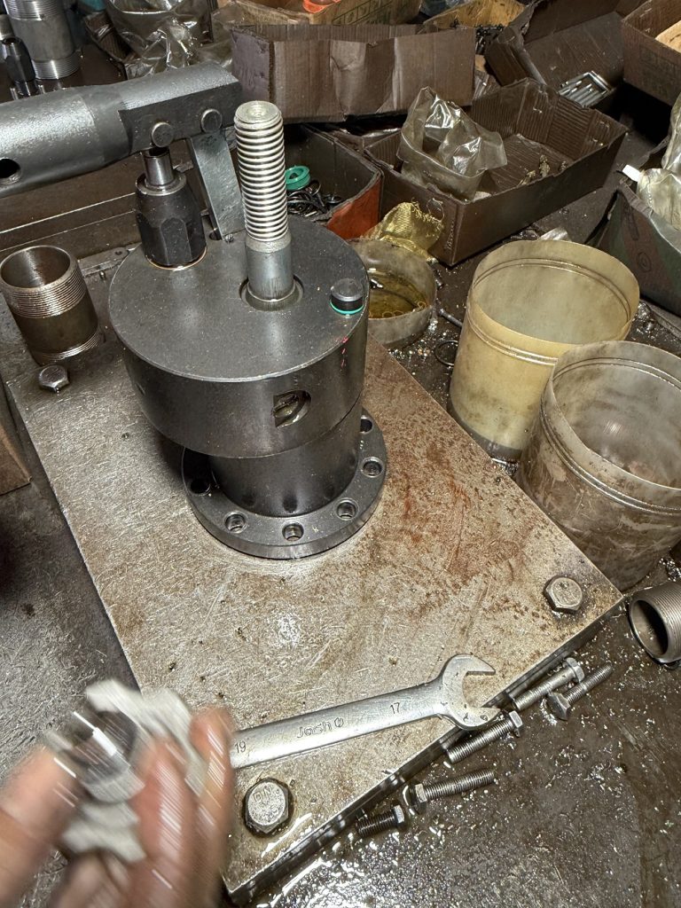 How to fix the pipe grooving machine hydraulic pump if the cylinder do not work