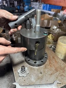 How to fix the pipe grooving machine hydraulic pump if the cylinder do not work