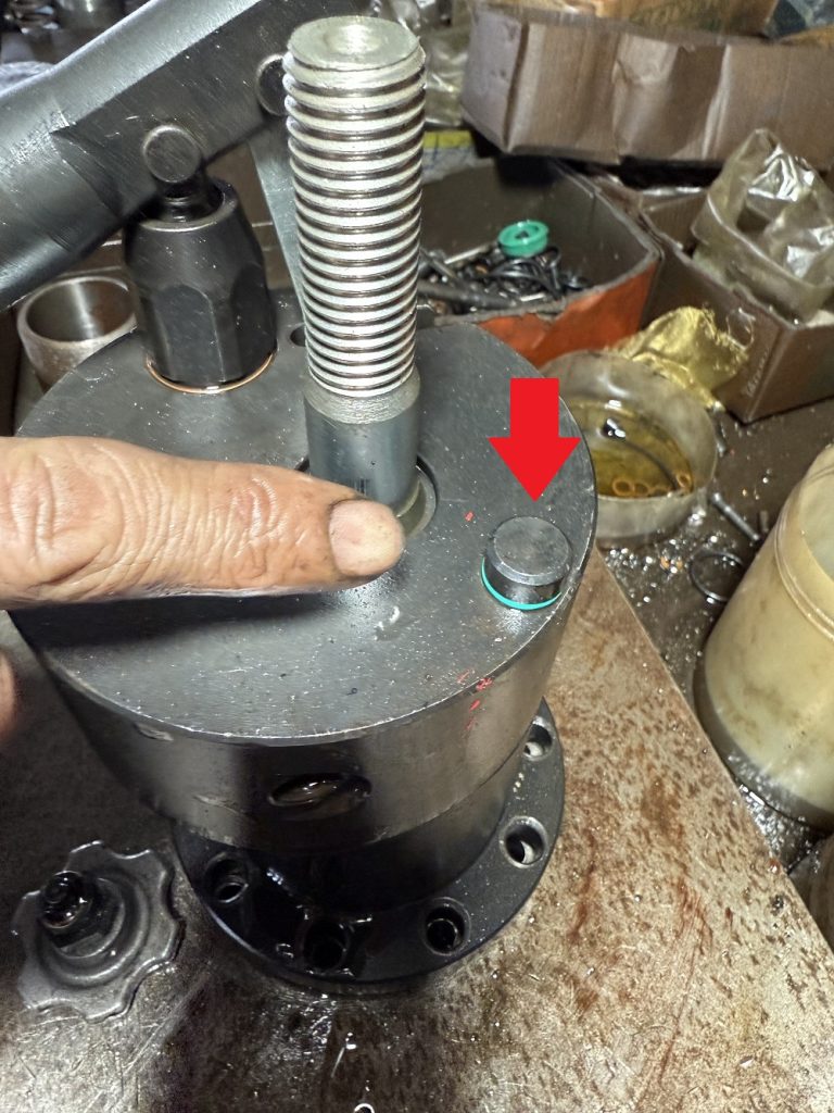 How to fix the pipe grooving machine hydraulic pump if the cylinder do not work