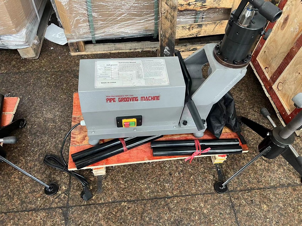 Hydraulic roll groover 1 to 8 inch