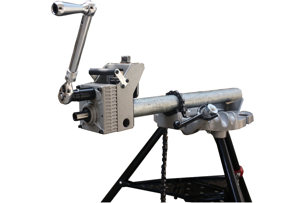 Installed pipe roll grooving machine