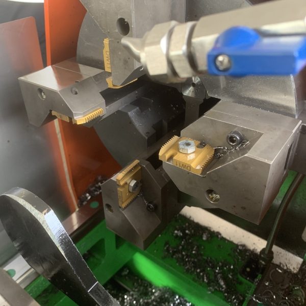 Intelligent Pipe Threading Machine