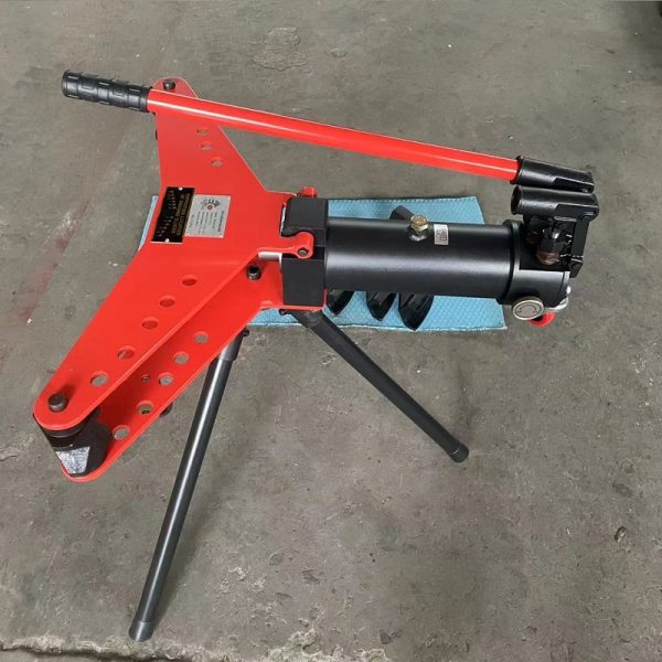 Manual hydraulic pipe bender