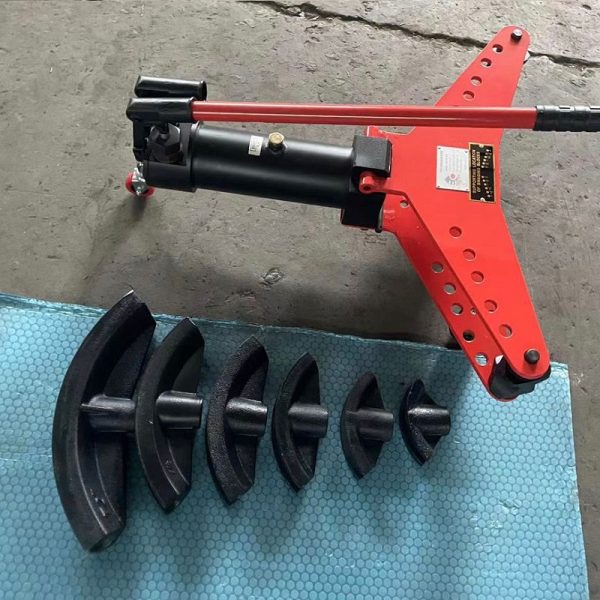 Manual hydraulic pipe bender