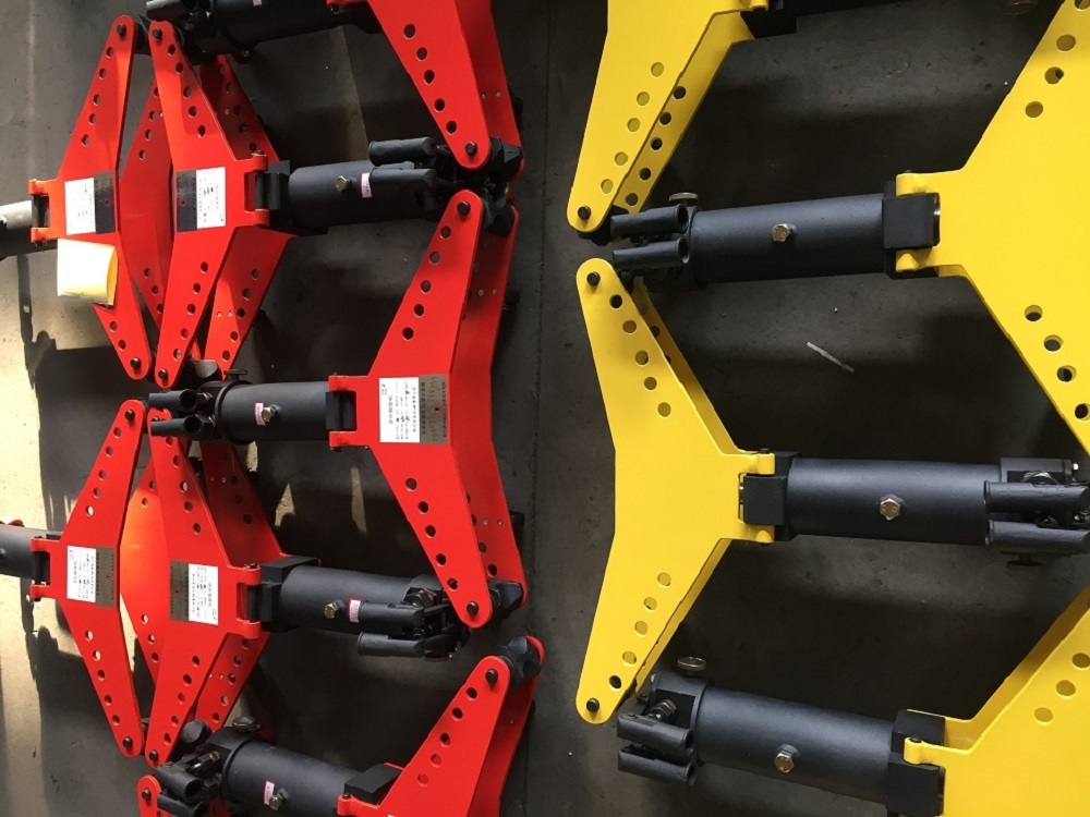 Manual hydraulic pipe bender
