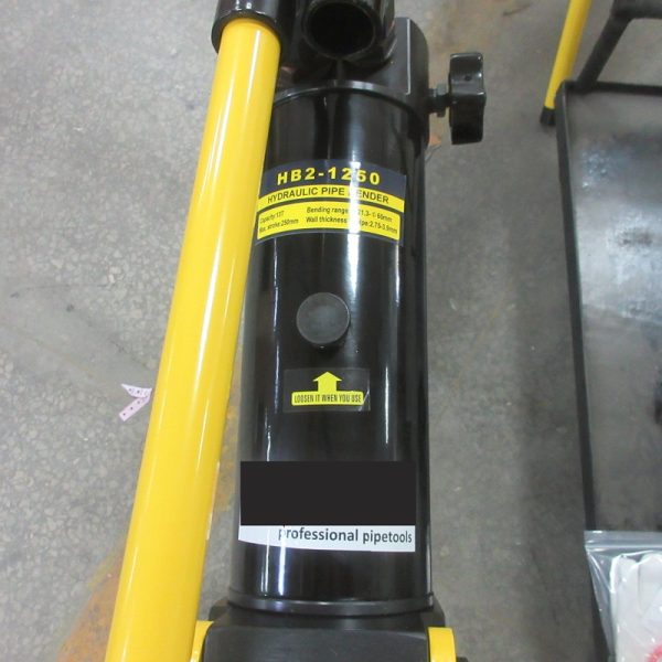 Manual pipe bending machine