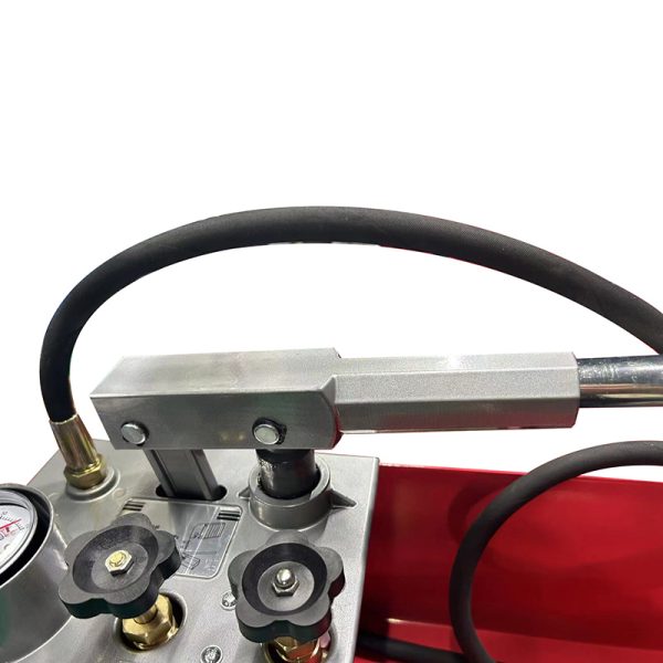 Manual pipe test pump