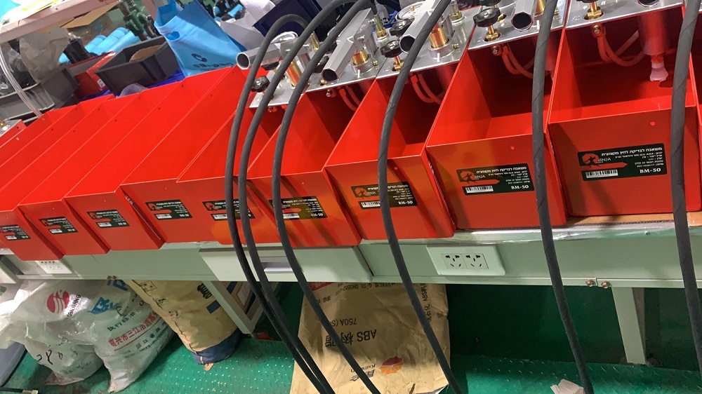 Manual pipe test pump