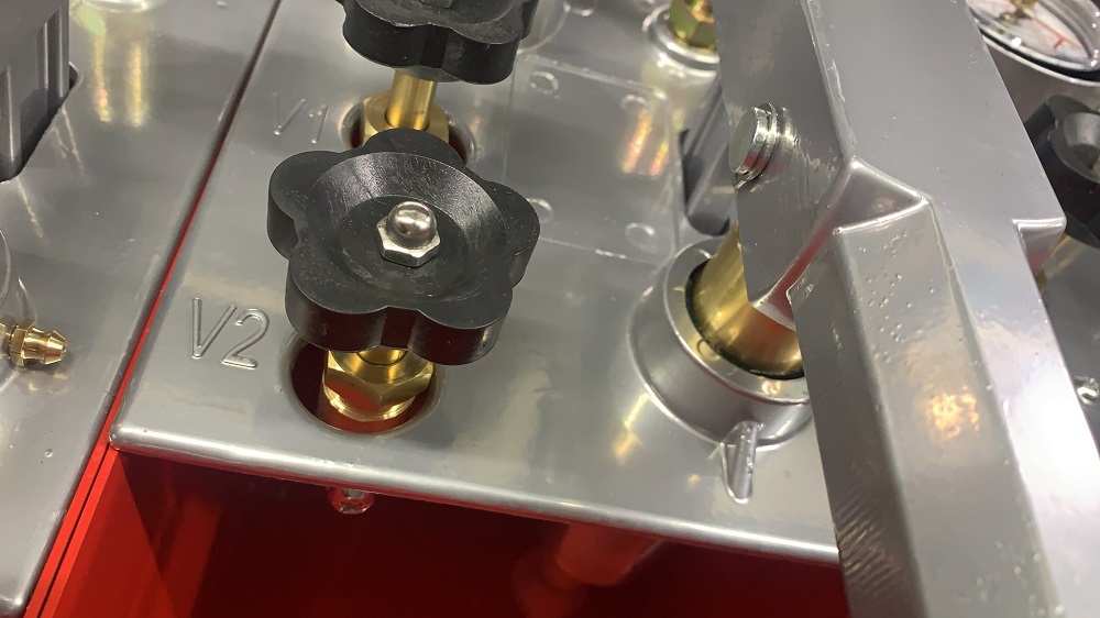 Manual pipe test pump