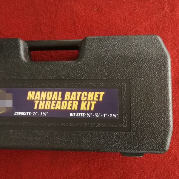 Manual ratchet pipe threader