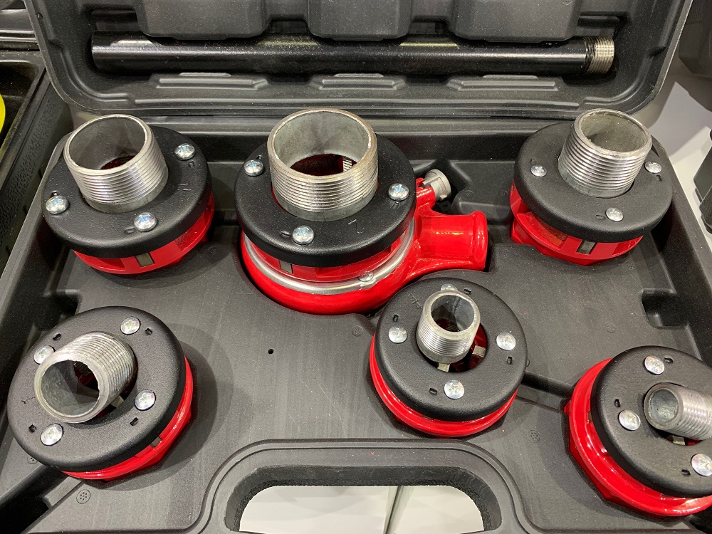 Manual ratchet pipe threader