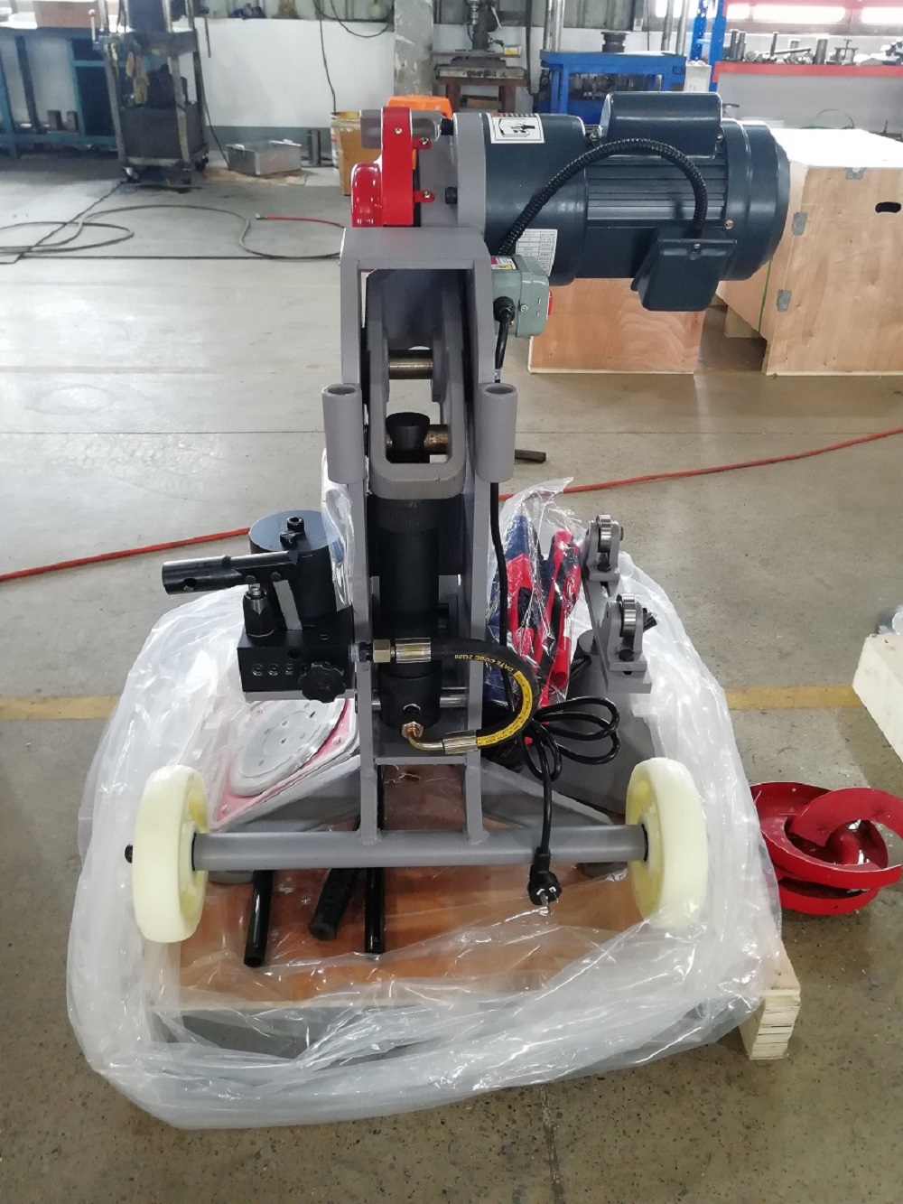 On-site steel pipe cutter