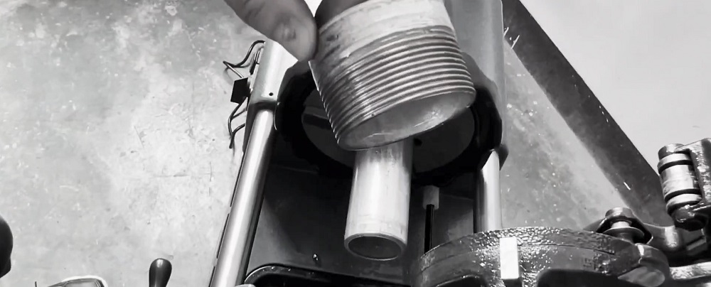 PMSM motor pipe threader
