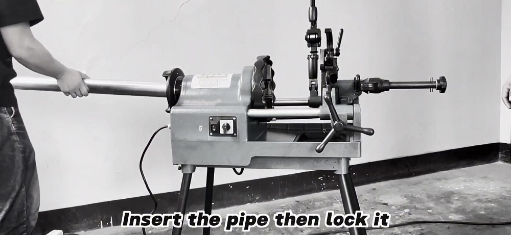 PMSM motor pipe threader