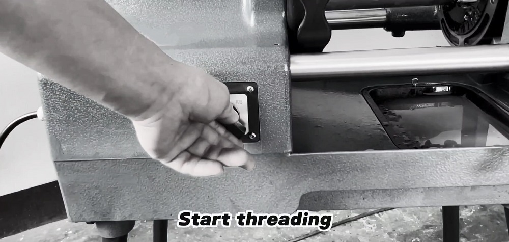 PMSM motor pipe threader