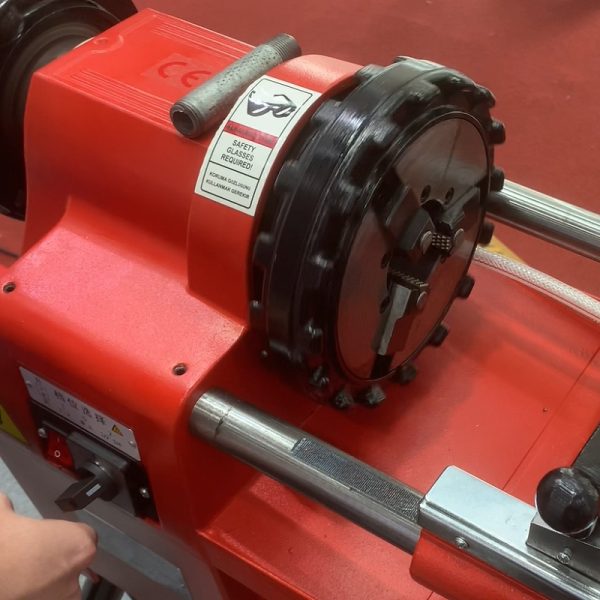 Permanent magnetic motor pipe threading machine