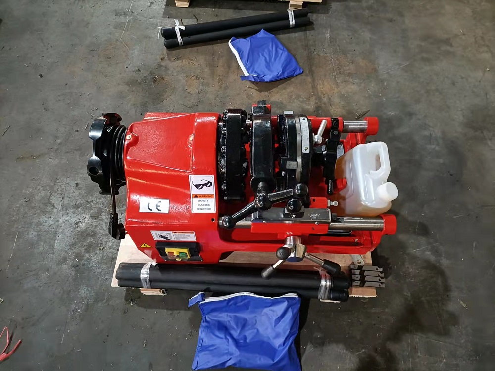 Máquina roscadora de tubos