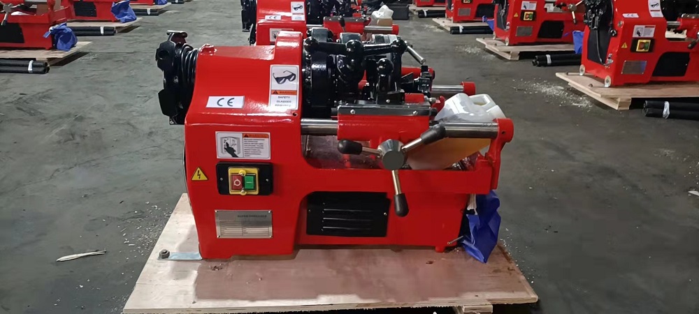 Máquina roscadora de tubos