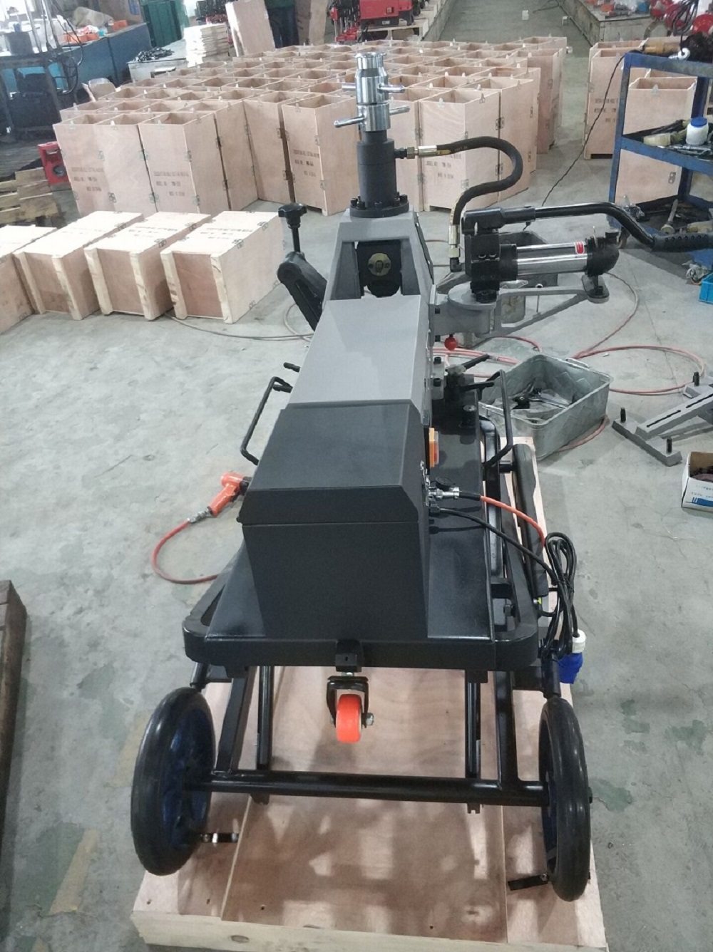 Pipe groove cutting machine