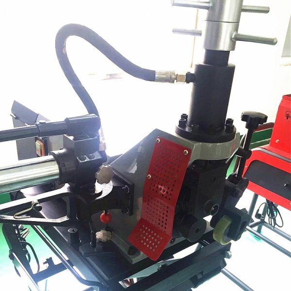 Pipe groove cutting machine