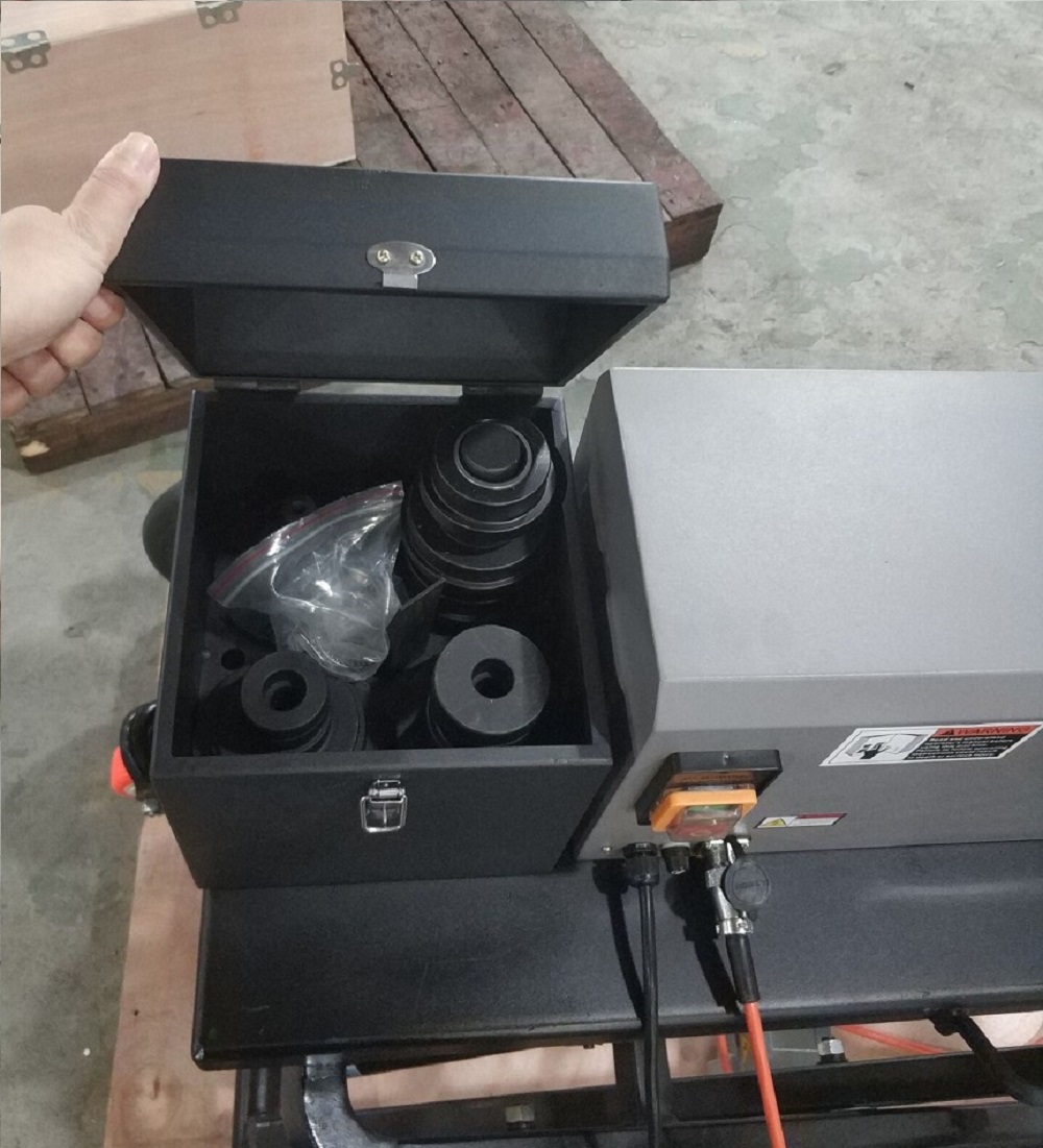 Pipe groove cutting machine