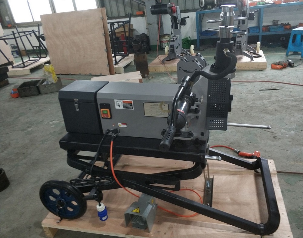 Pipe groove cutting machine