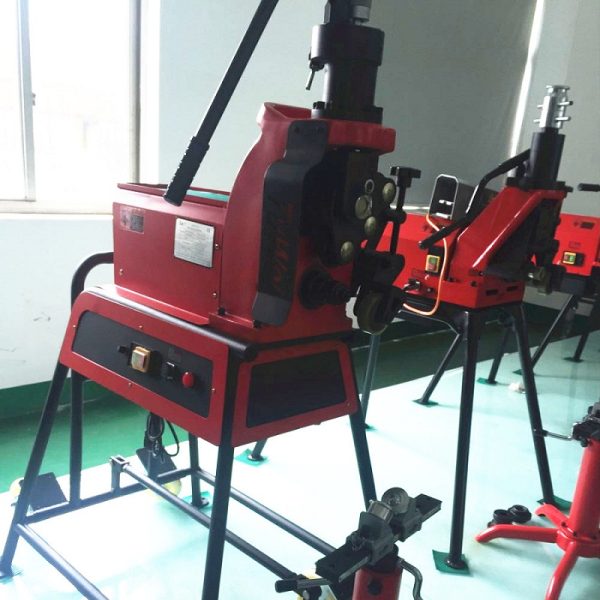 Pipe roll grooving machine