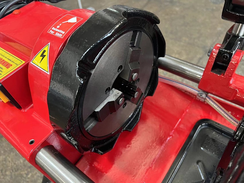 Pipe threading machine with universal motor 1800w
