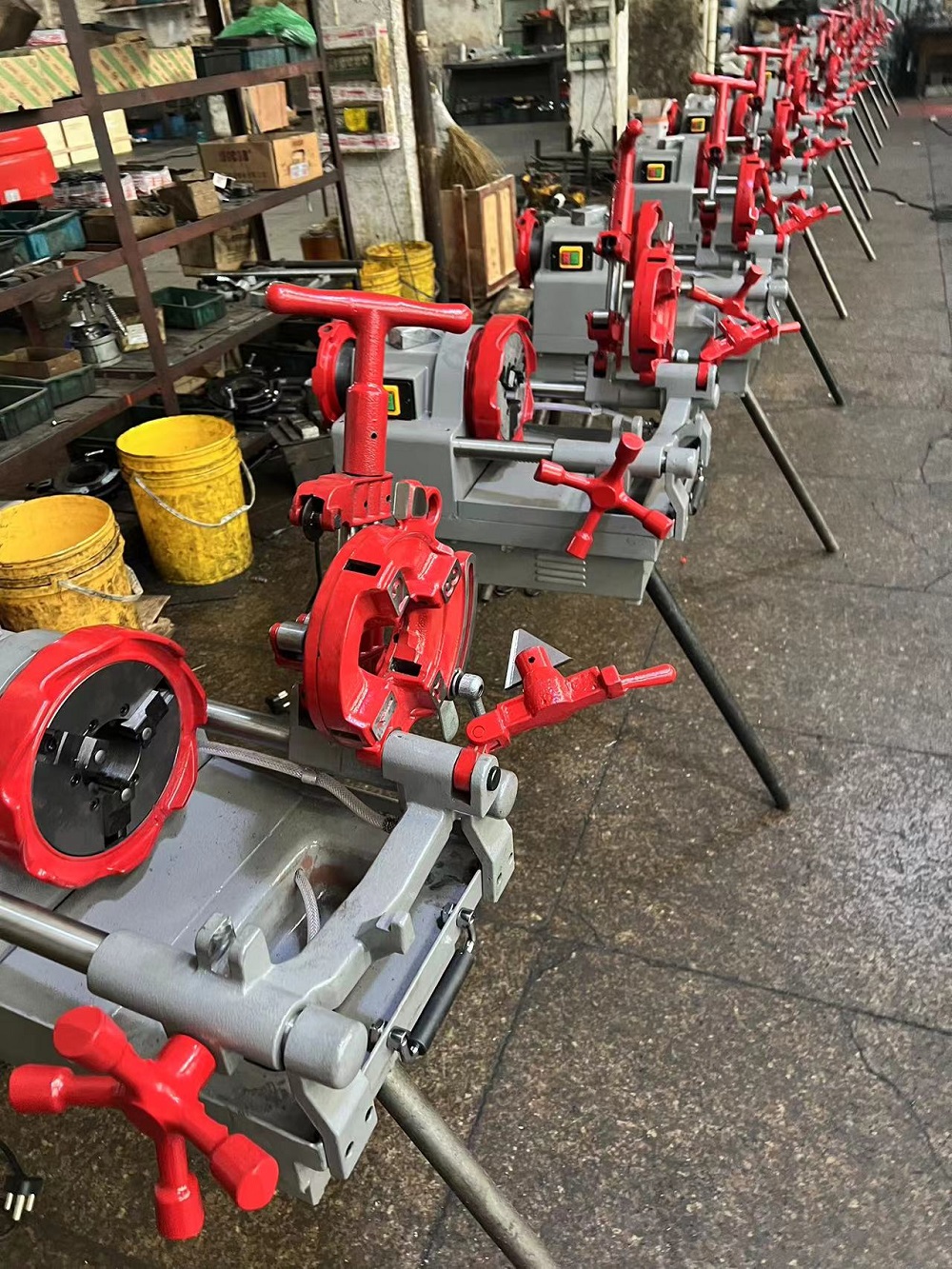 Pipe threading machine with universal motor 1800w