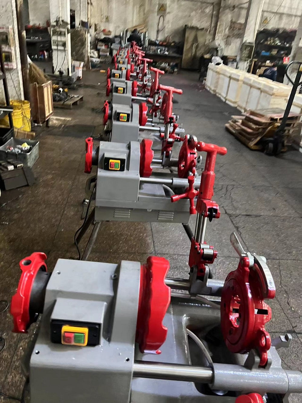 Pipe threading machine with universal motor 1800w