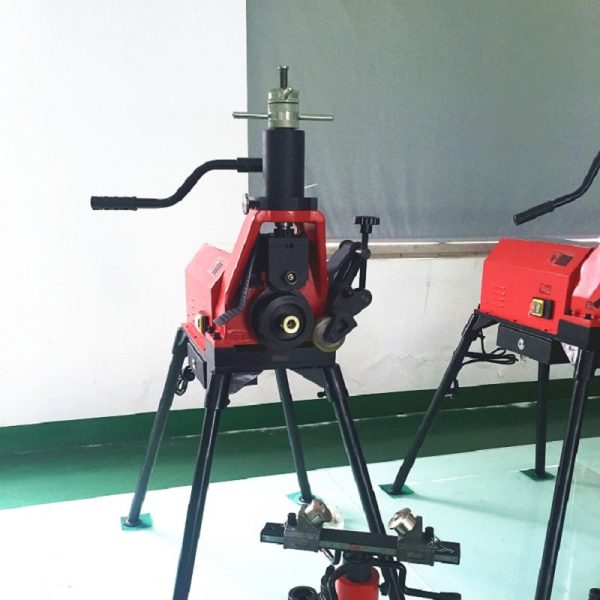 Plastic-lining steel pipe grooving machine