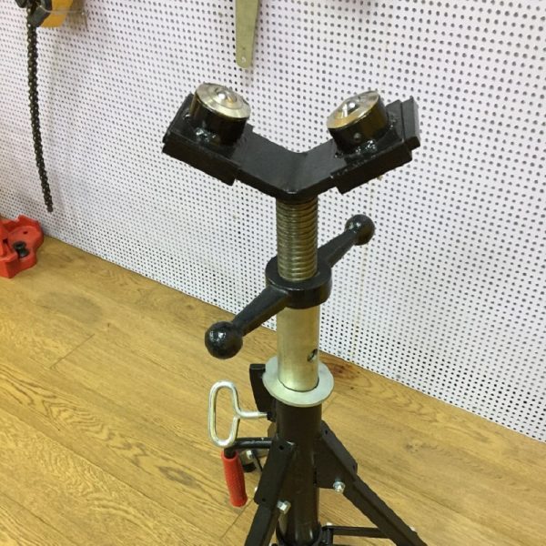 V head pipe stands
