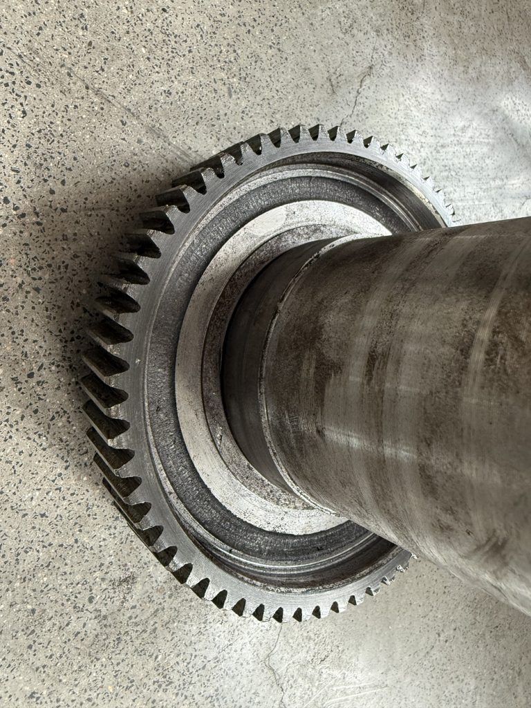 Why the big gear on pipe threading machine wear out fast