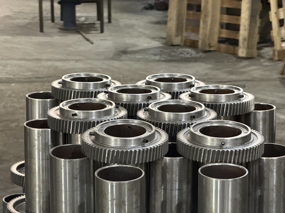 Why the big gear on pipe threading machine wear out fast